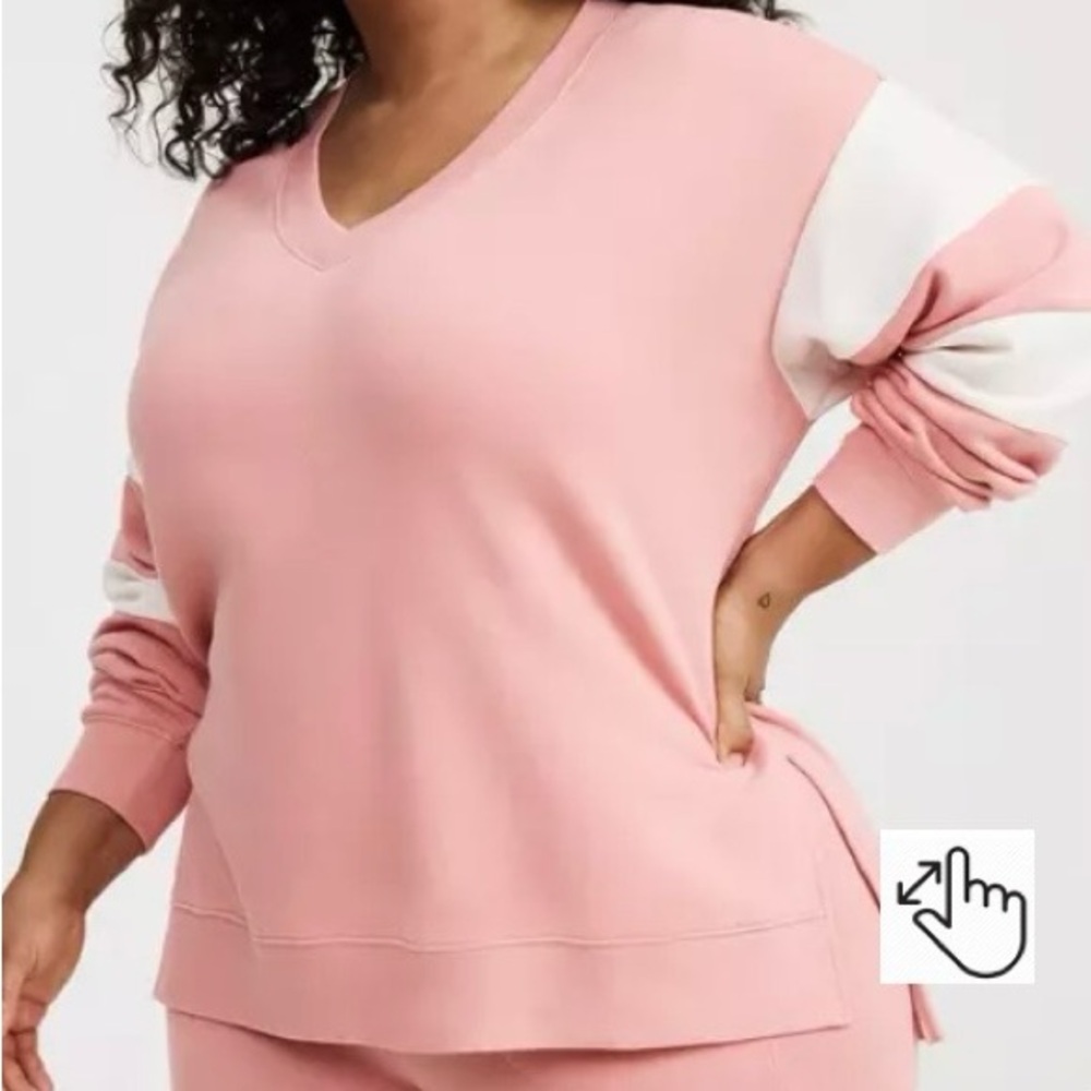 NWT Torrid Blush Oversized V-Neck Sweatshirt, Perfect for Leggings!